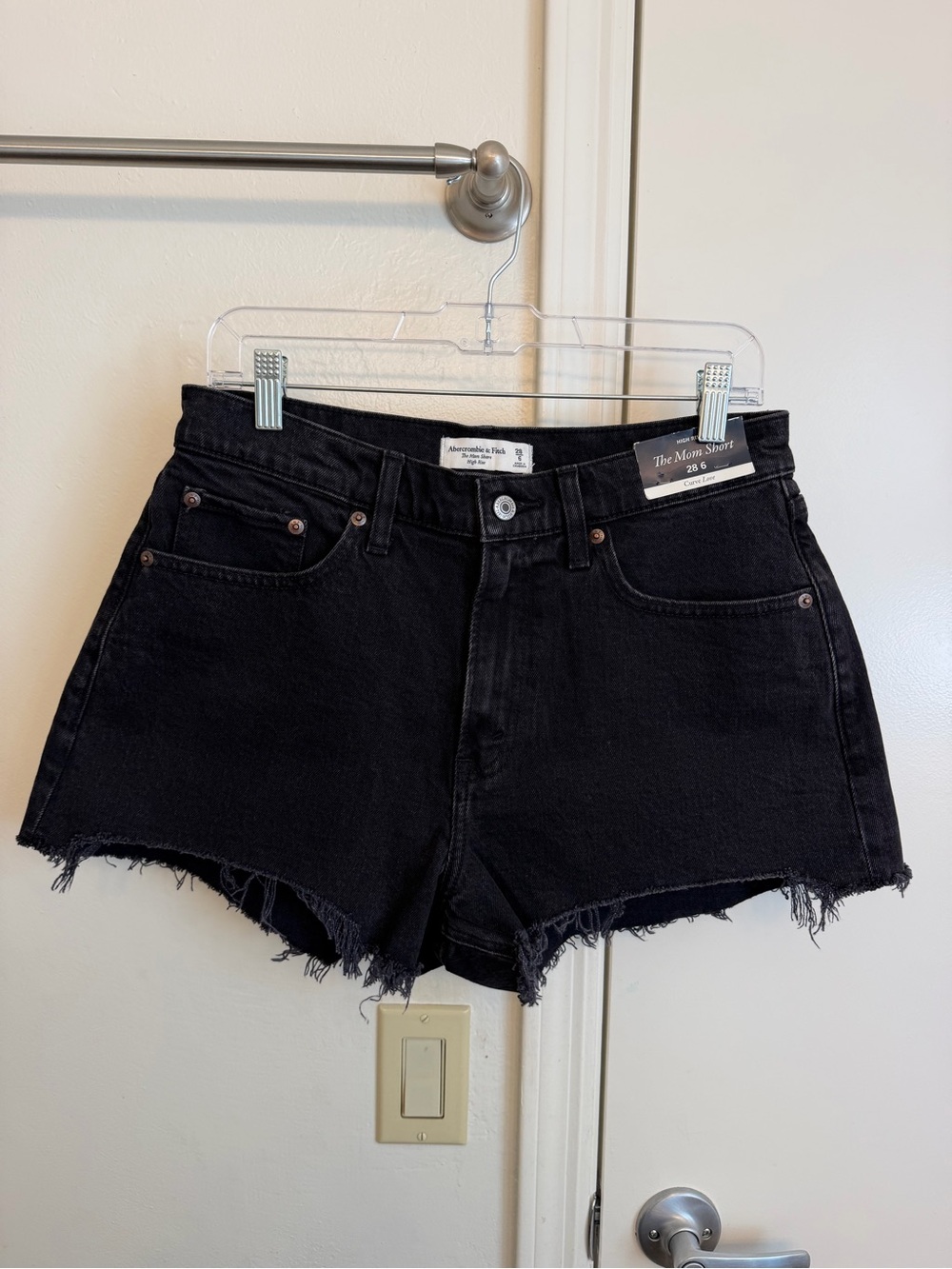 NWT Abercrombie Curve Love Black Denim Shorts The Mom Shorts High Rise Size 28